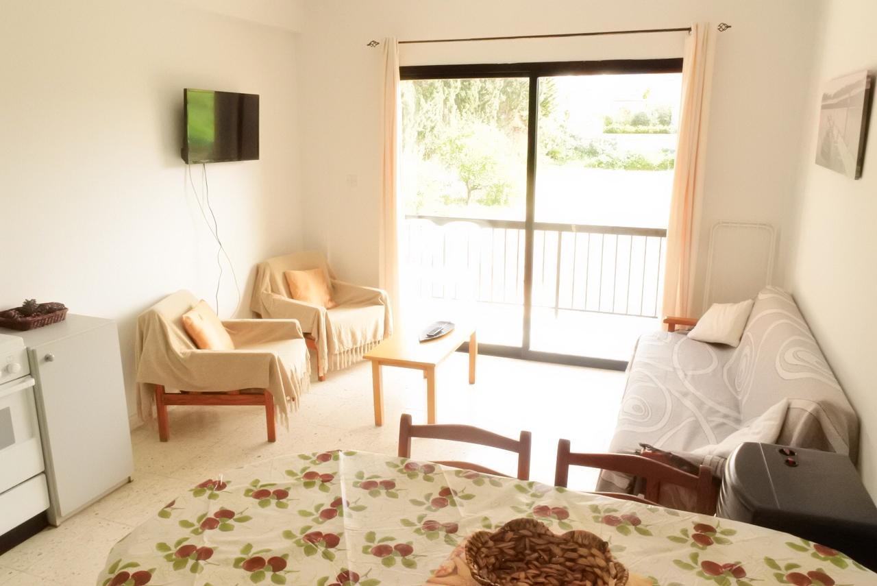 Kissonerga beach apartment Paphos Exteriör bild